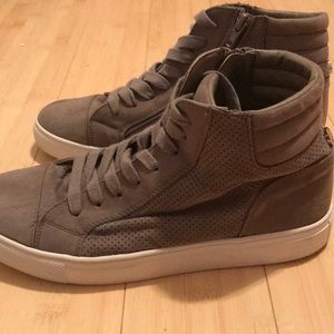 Steve Madden High Top sneakers